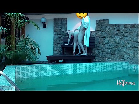 ❤️ Boss xizmetkarê vedixwîne hewzê, lê nikarî li ber germiyekê bisekine ❤ Pornoya spehî li porno ku.onlyhdporn.ru ☑